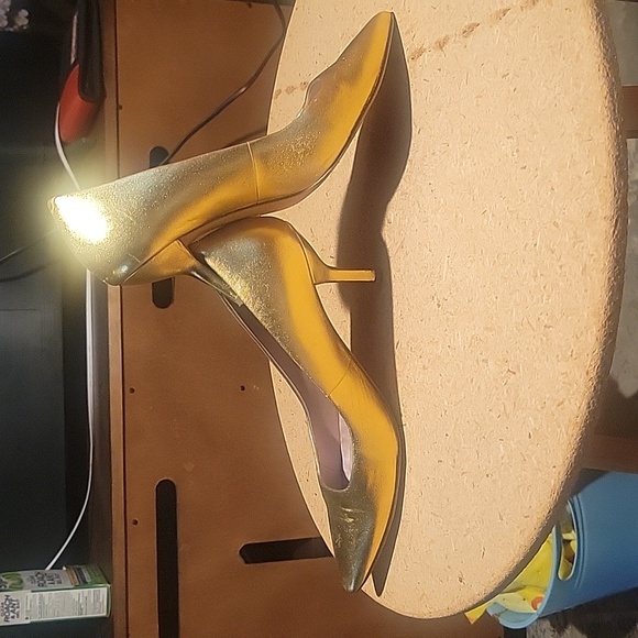 Diane Von Furstenbetg 3" heels - Picture 2 of 4